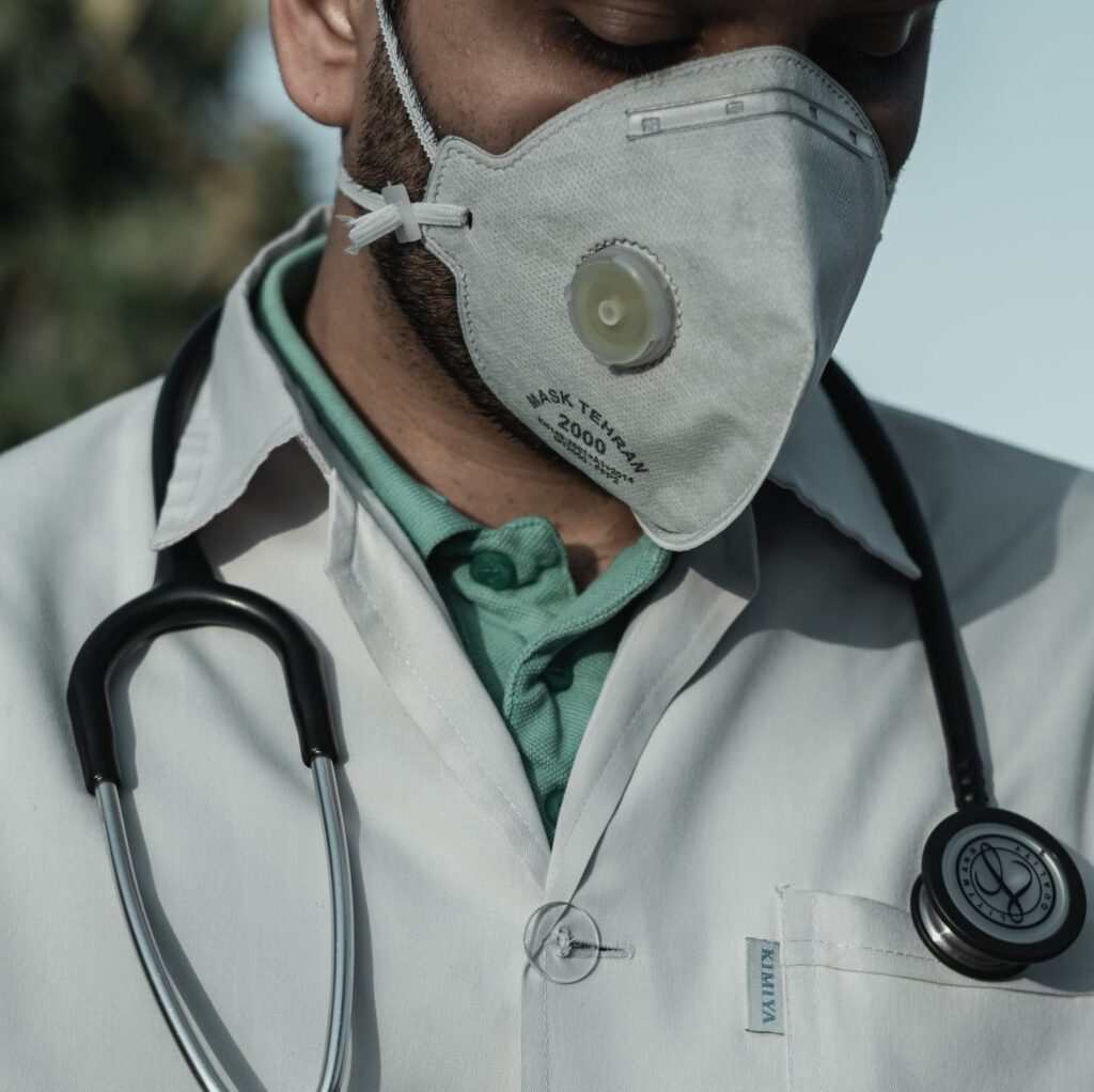 A medical person with a mask